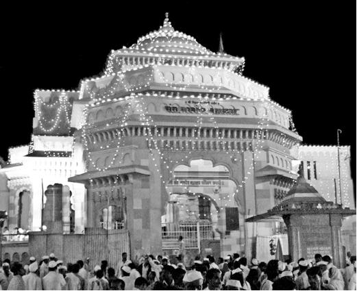File:Main Entrance Vitohba Temple.jpg