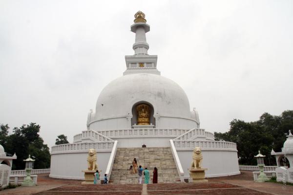File:Buddha's ashes Stupa, Vaishali, Bihar.jpg