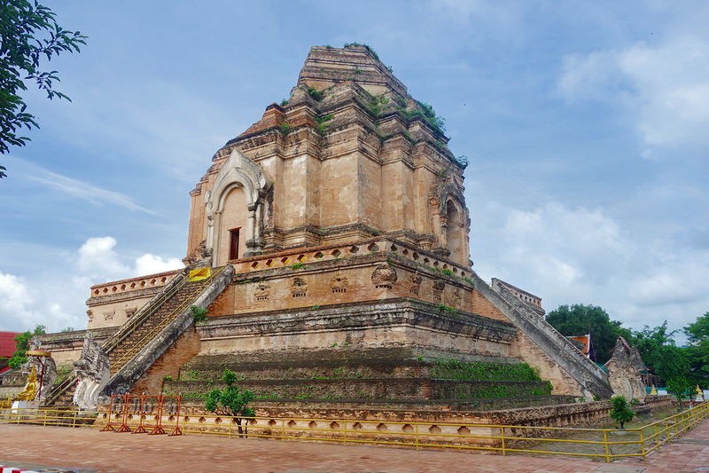 File:Phra-Singh Temple Chiang Mai..jpg