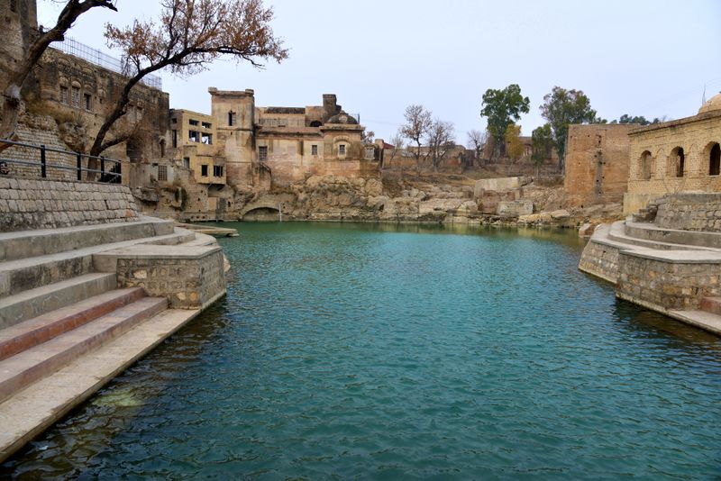 File:Katasraj Temple by Aizad Sayid.jpg