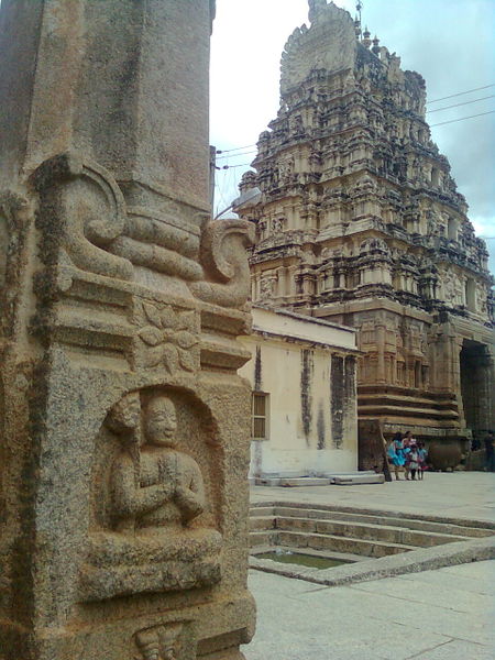 File:View of mahadwara and gopura from inside the Sri Ranganathaswamy temple complex at Srirangapatna.jpg