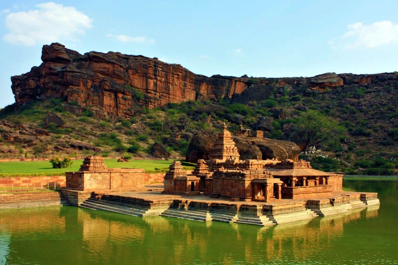 File:Bhutanatha temple in Badami, Karnataka, India.jpg