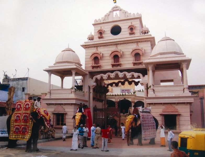 File:Amdavad Temple.jpg