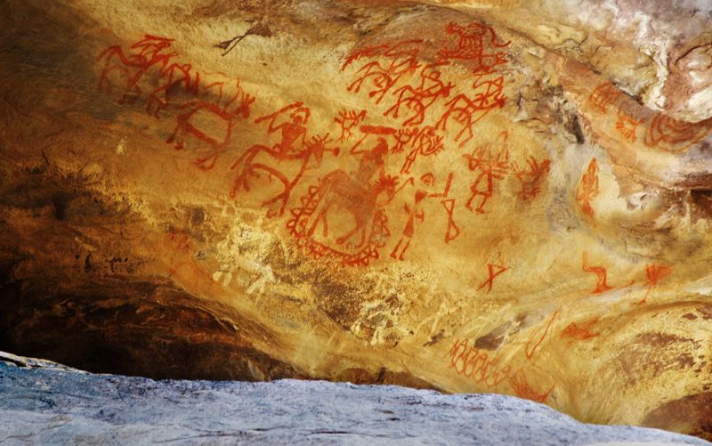 File:Bhimbetka Caves, Madhya Pradesh.jpg